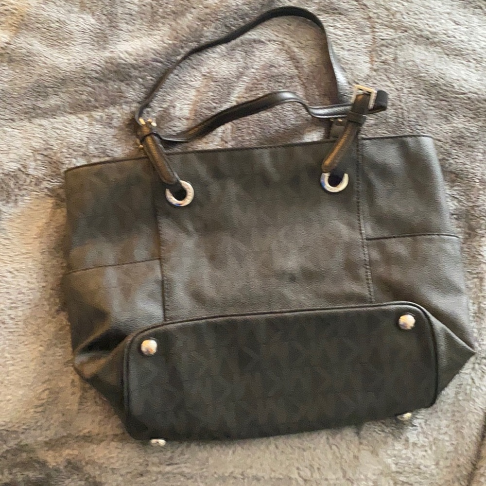 Brand: Michael Kora, Color: Black